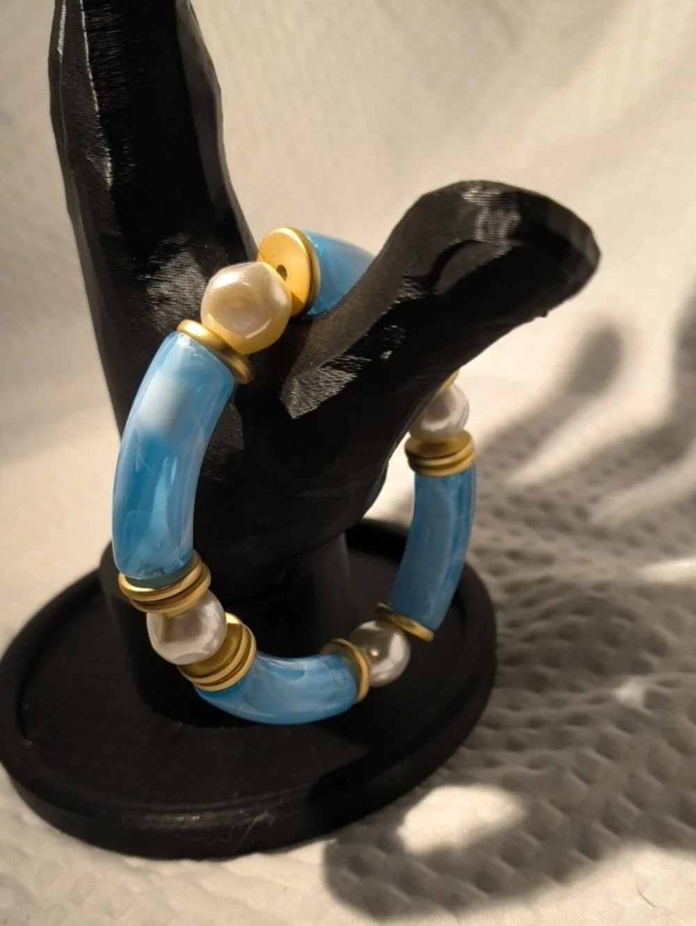 Plunder Blue Resin and Gold Pearl Stretch Bracelet - Picture 3 of 4